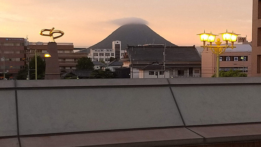 坂出駅から飯野山